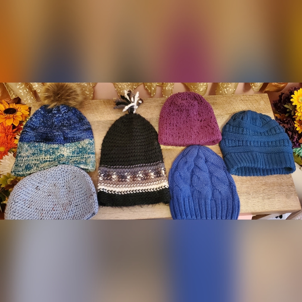 6 different style winter hats/ beanies